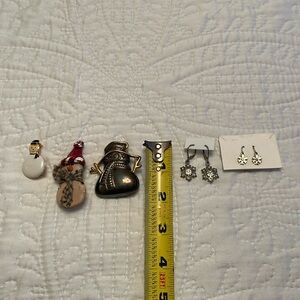 WINTER Lot of 5 Snowflakes & Snowmen Brooches Pins and Earrings